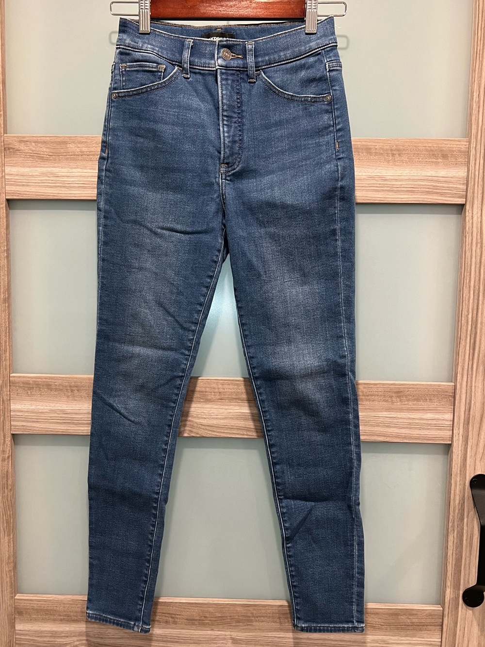 Express | Women's Mid-Rise Skinny Jeans in Medium Blue Wash